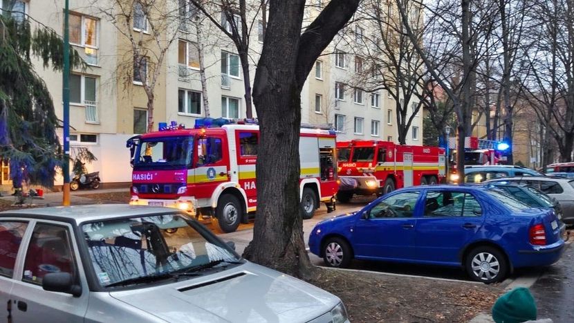 Dva lidské životy si vyžádal požár bytu v Bratislavě